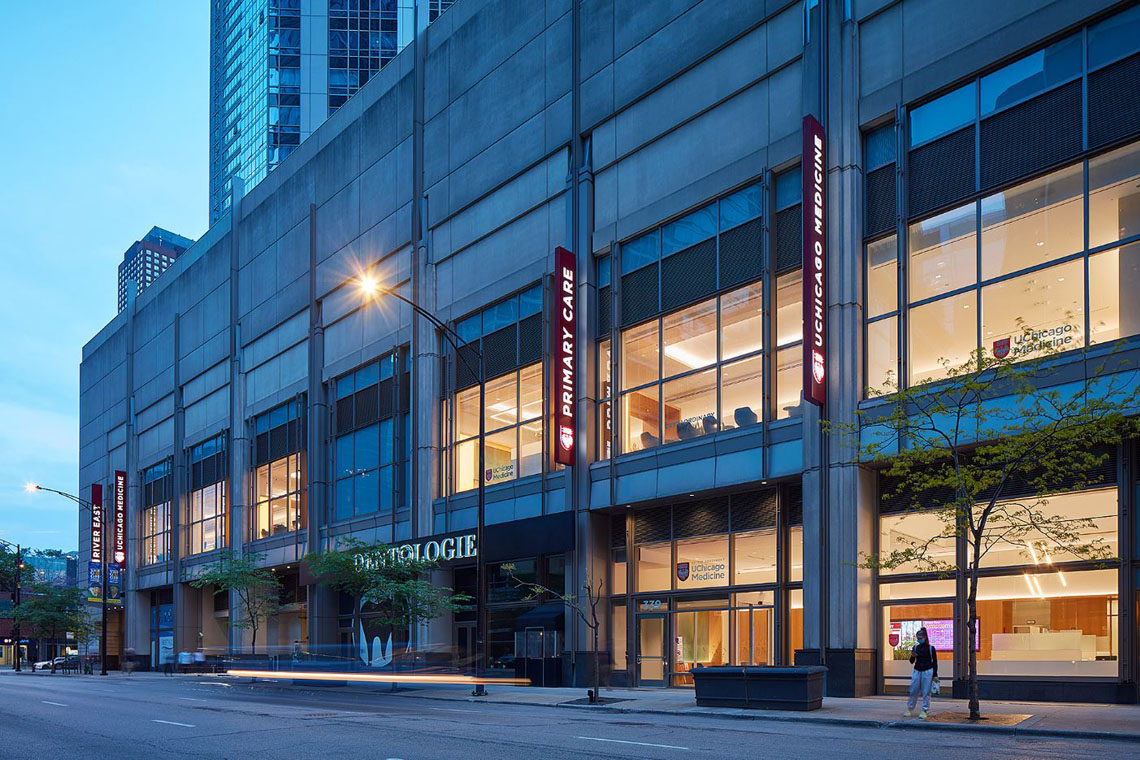 University of Chicago Medicine – Ambulatory Care Center at Streeterville main entry way, interior lighting